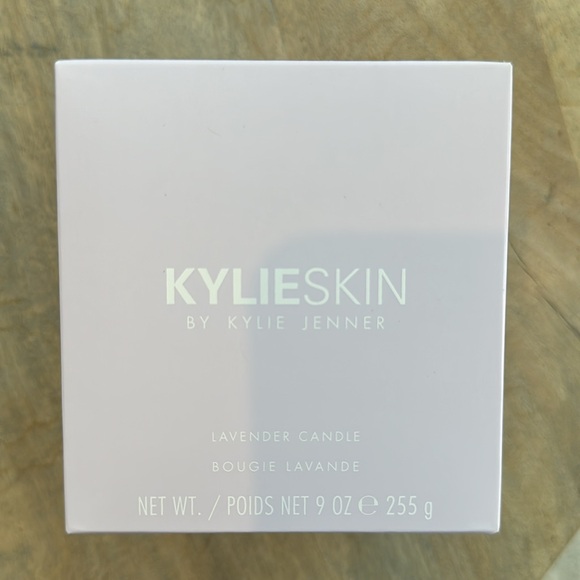 Kylie Skin Candle - Picture 2 of 3